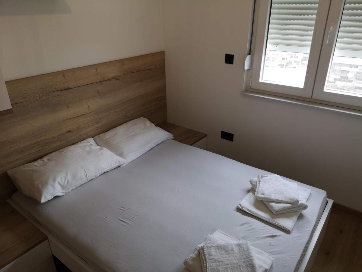 Villa Sara With Sea View And Private Heated Pool Omis Bagian luar foto